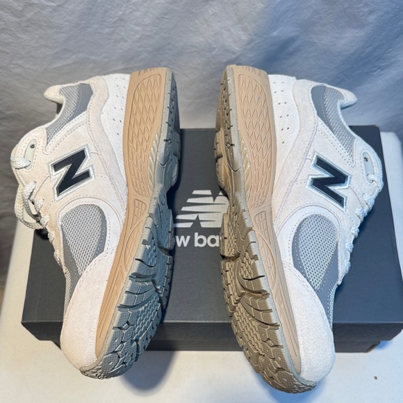 🆕 New Balance Men's Beige and Gray Sneakers - Picture 4 of 9
